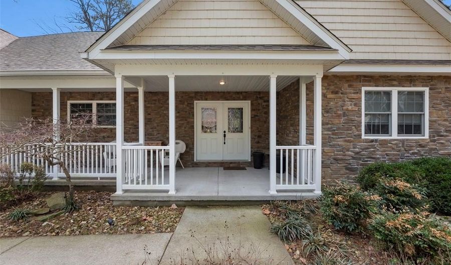 102 Woodland, Anna, IL 62906 - 4 Beds, 3 Bath