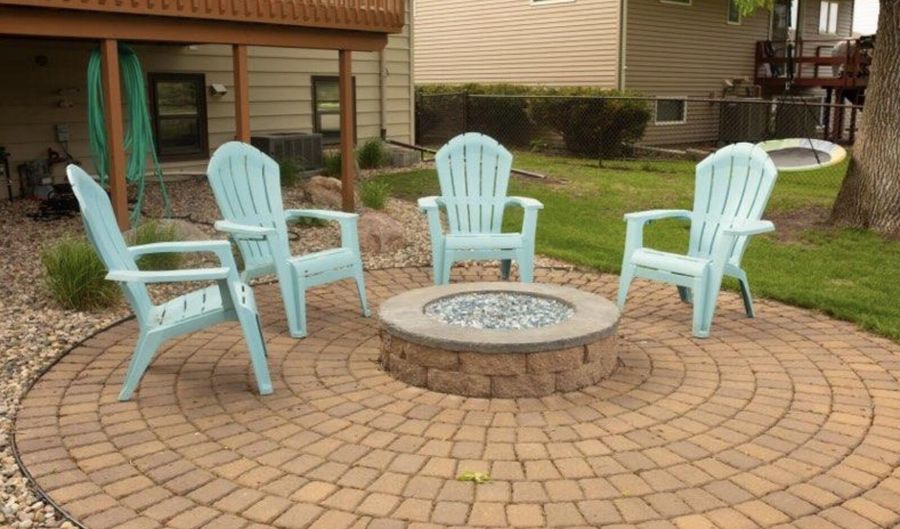 11 Linda Ln, Aberdeen, SD 57401 - 4 Beds, 2 Bath