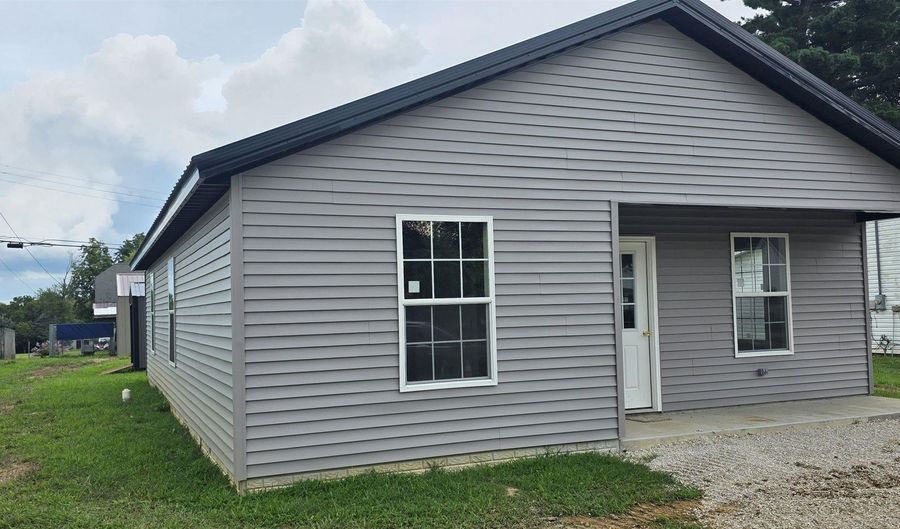 707 S Durbin St, Bicknell, IN 47512 - 3 Beds, 2 Bath