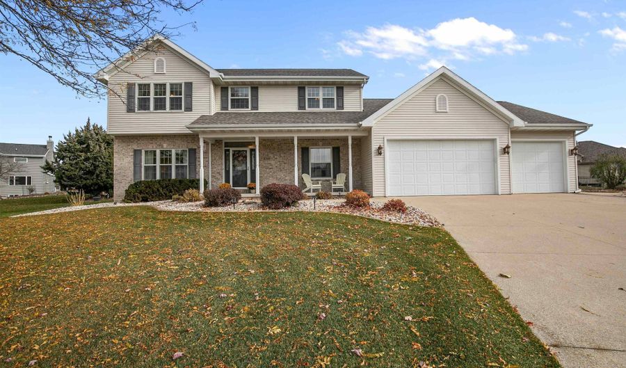 4144 N FOXGLOVE Ln, Appleton, WI 54913 - 4 Beds, 4 Bath