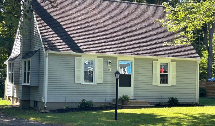 10 Falls River Cir, Essex, CT 06442 - 2 Beds, 1 Bath