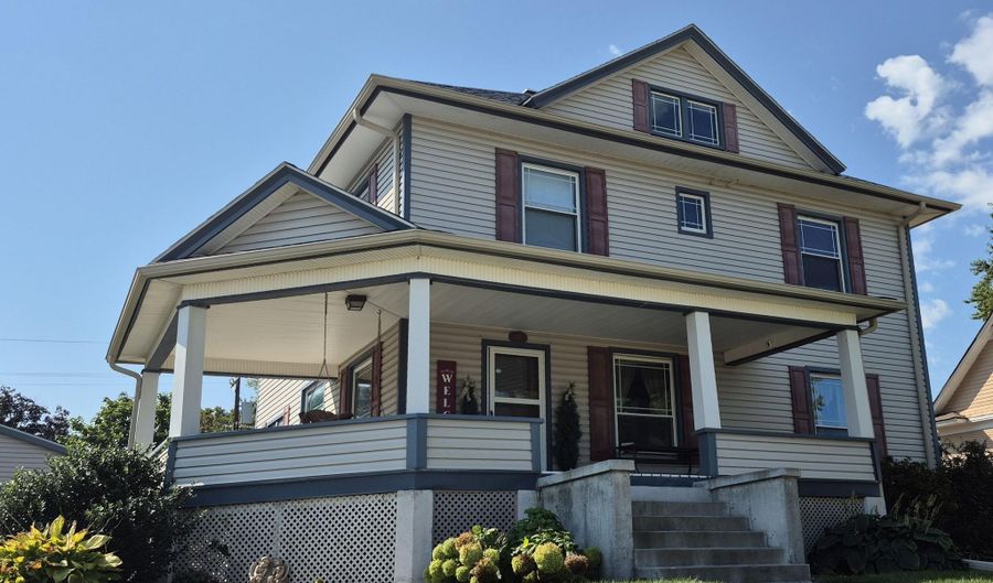 1215 Central Ave, Auburn, NE 68305 - 3 Beds, 2 Bath