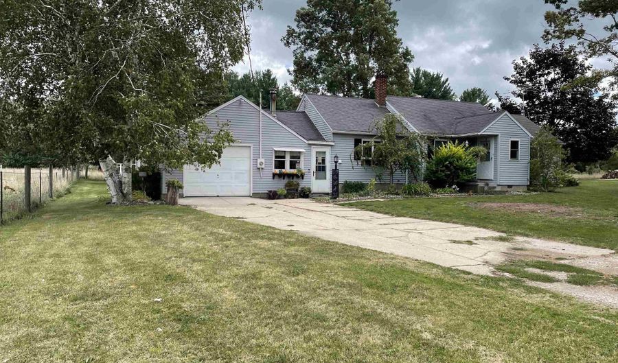 4658 N Croswell Rd, Alma, MI 48801 - 2 Beds, 2 Bath