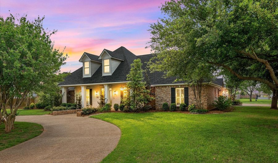 200 Colonel Burt Dr, Benton, LA 71006 - 5 Beds, 5 Bath