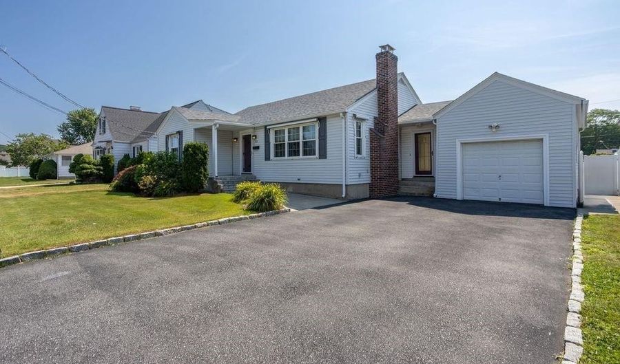 63 Ferncliff Ave, North Providence, RI 02911 - 3 Beds, 1 Bath