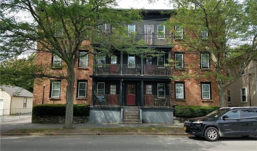 3 Bay View Ave 3, Bristol, RI 02809 - 2 Beds, 1 Bath