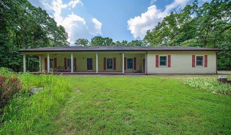 1074 Boone Woods Trl, Augusta, MO 63332 - 4 Beds, 4 Bath