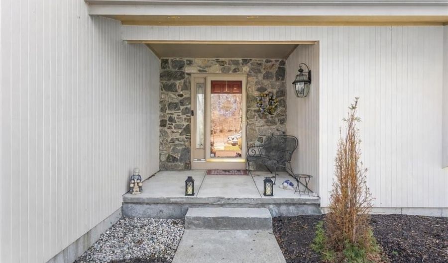 278 Tower Hill Rd, Cumberland, RI 02864 - 3 Beds, 4 Bath