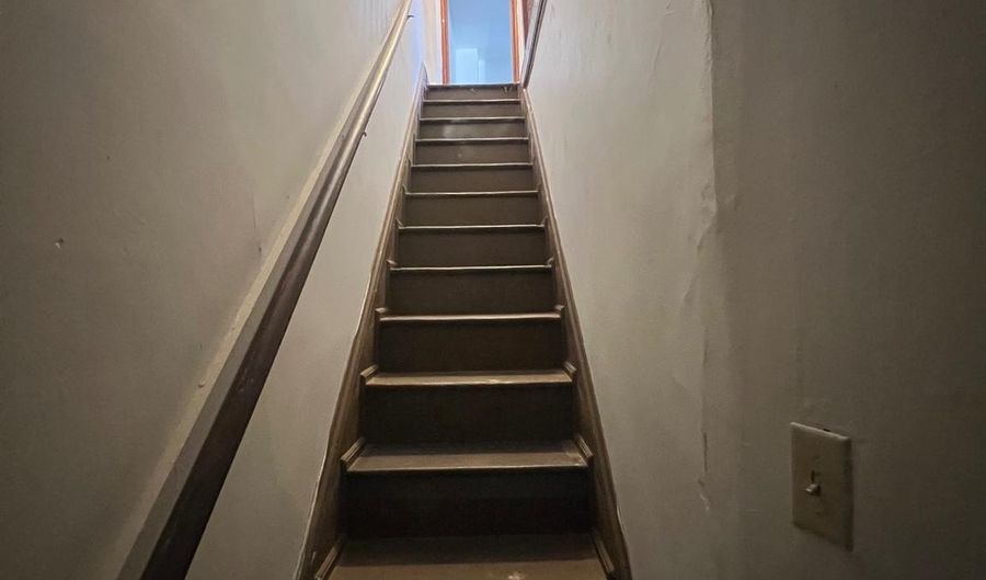 347 E KING St, York, PA 17403 - 4 Beds, 1 Bath