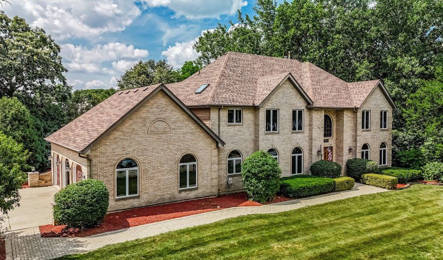 771 E Hickory Ave, Addison, IL 60101 - 4 Beds, 4 Bath
