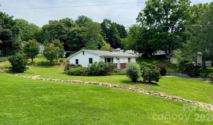 20 Ridge Cross Rd, Asheville, NC 28805 - 2 Beds, 1 Bath