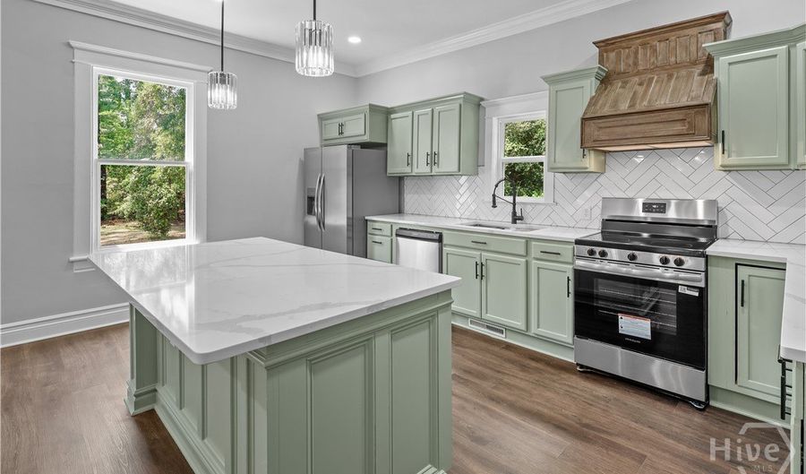 674 Dunlevie Rd, Allenhurst, GA 31301 - 6 Beds, 4 Bath