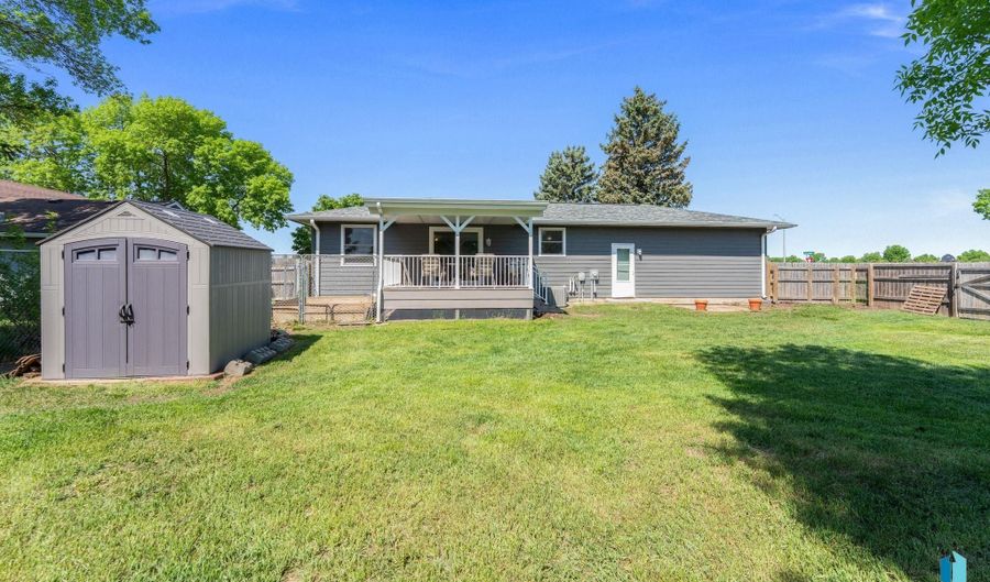 108 N Maple Ave, Brandon, SD 57005 - 3 Beds, 3 Bath