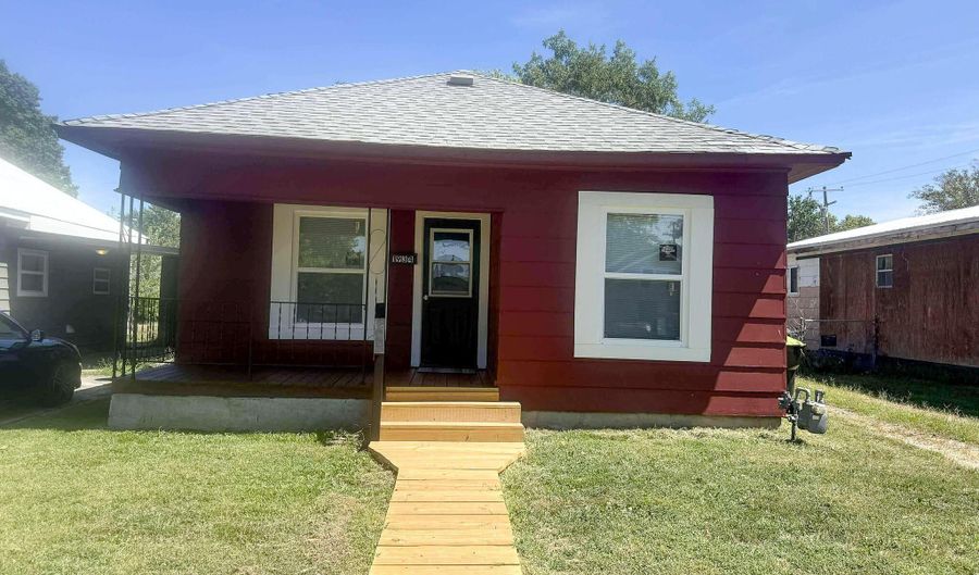 1934 East Ave, Baxter Springs, KS 66713 - 2 Beds, 1 Bath