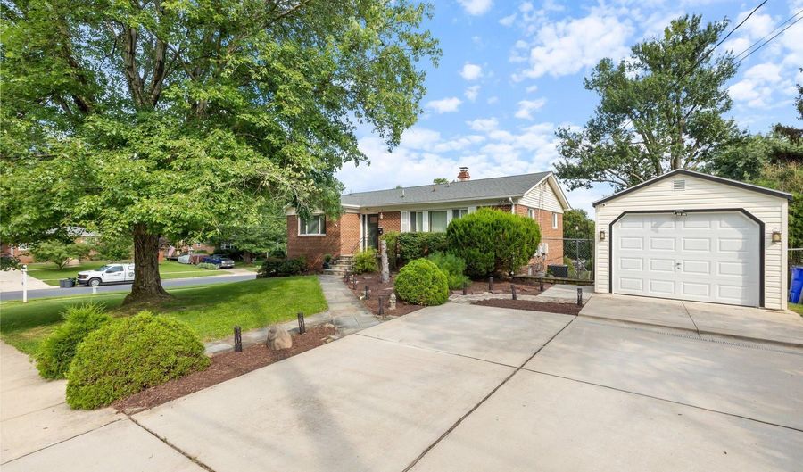 13700 FRANKFORT Ct, Rockville, MD 20853 - 4 Beds, 4 Bath