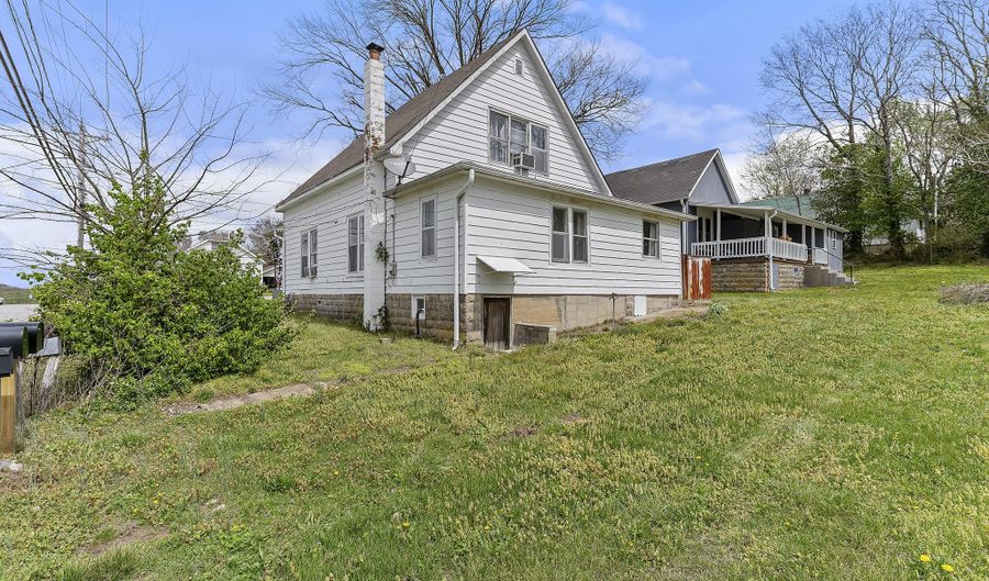 301 E Webster Ave, Ava, MO 65608 - 3 Beds, 2 Bath