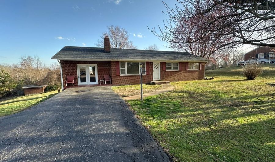 2685 Dearing Ford Rd, Altavista, VA 24517 - 3 Beds, 2 Bath