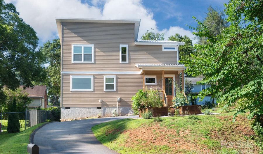 29 Fairview Ave, Asheville, NC 28803 - 3 Beds, 3 Bath