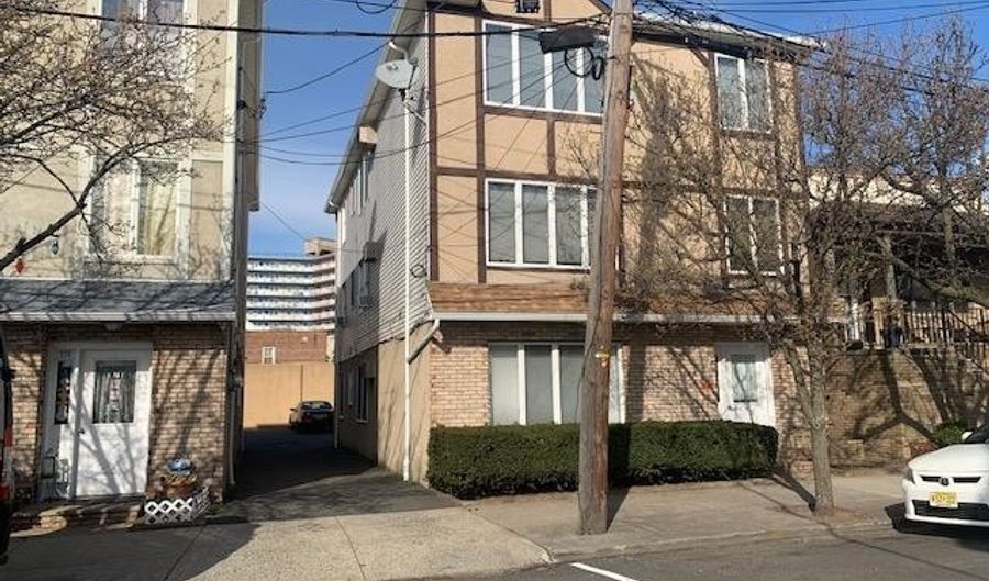 171 W 21ST St, Bayonne, NJ 07002 - 2 Beds, 1 Bath