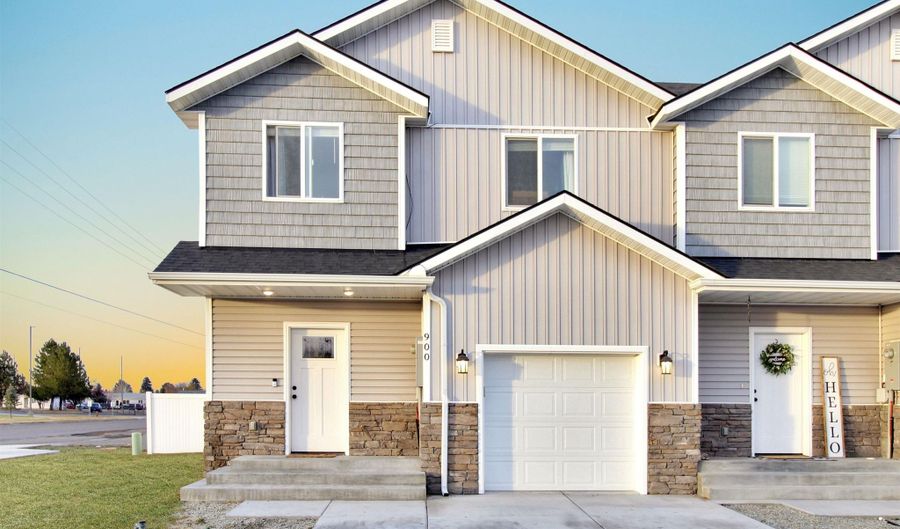 900 E 20th St, Burley, ID 83318 - 3 Beds, 3 Bath