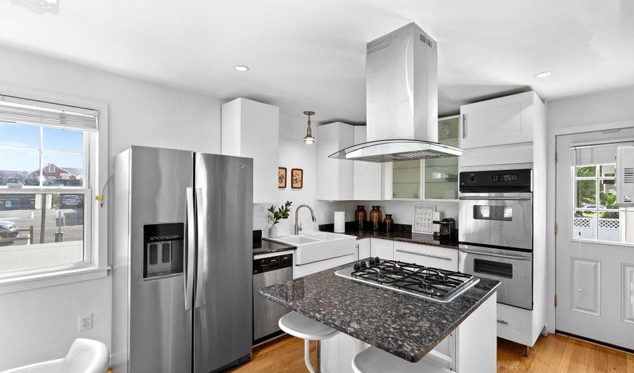 5300 WILSON Blvd, Arlington, VA 22205 - 2 Beds, 4 Bath