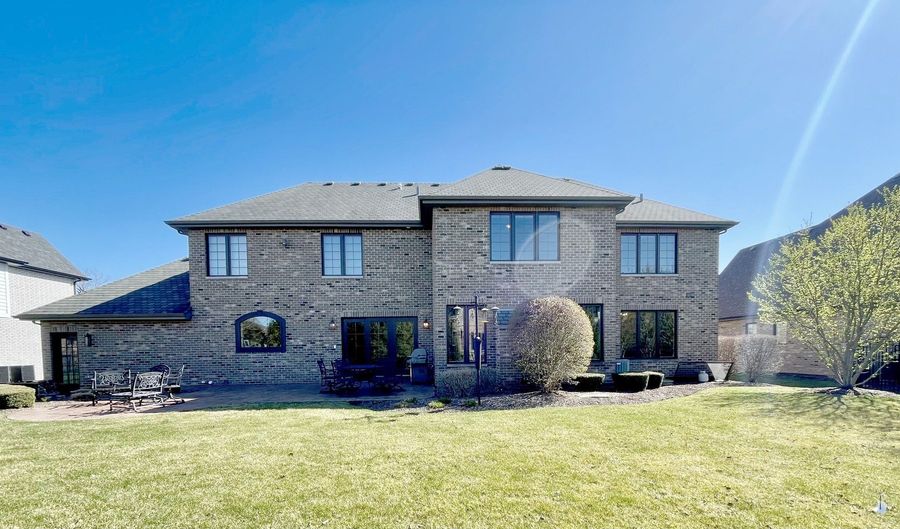 10672 Millers Way, Orland Park, IL 60467 - 5 Beds, 6 Bath
