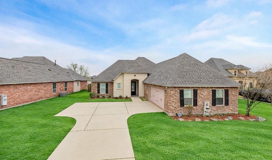 4084 Stonewall Dr, Addis, LA 70710 - 4 Beds, 2 Bath