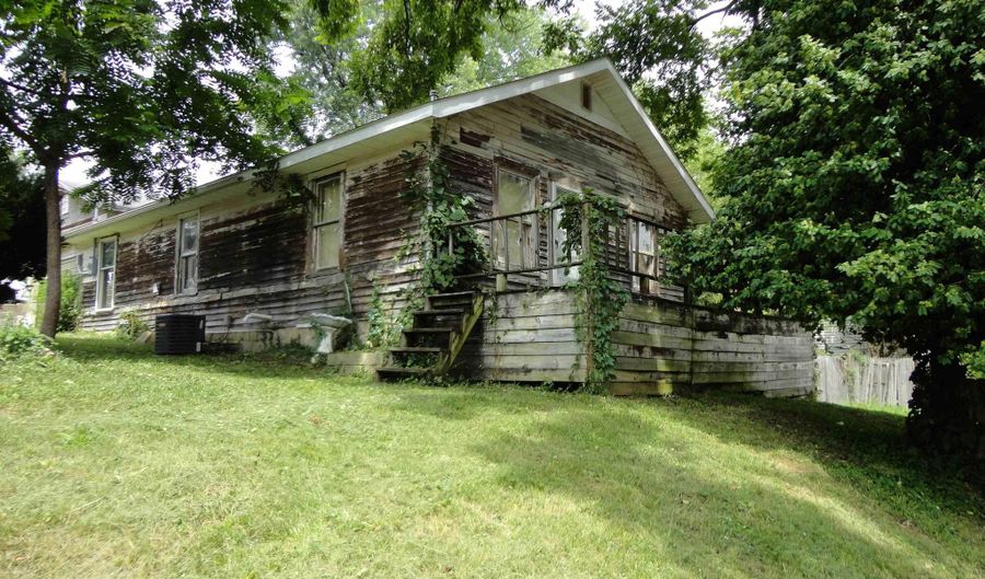 227 20th St, Bedford, IN 47421 - 2 Beds, 1 Bath