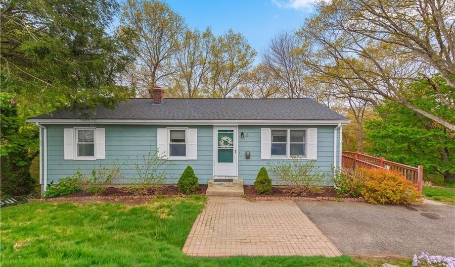 6 Linda Ct, Coventry, RI 02816 - 3 Beds, 1 Bath