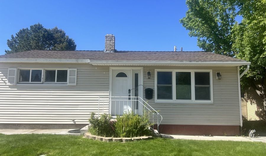 154 W Maple St, Elko, NV 89801 - 3 Beds, 2 Bath