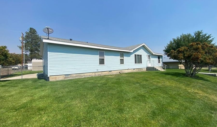 800 Butte Ave, Challis, ID 83226 - 3 Beds, 2 Bath