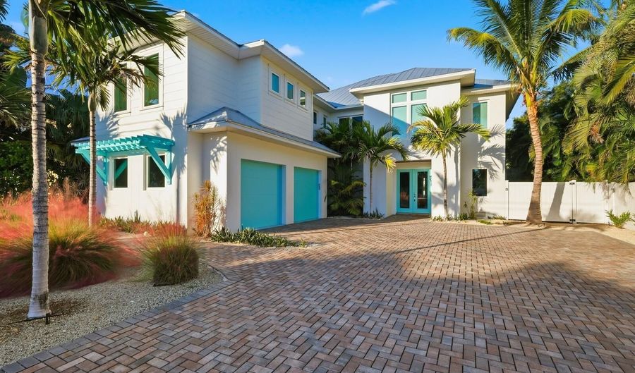 50 N SHORE Dr, Anna Maria, FL 34216 - 4 Beds, 5 Bath