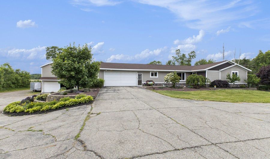 9749 48th Ave, Allendale, MI 49401 - 5 Beds, 5 Bath
