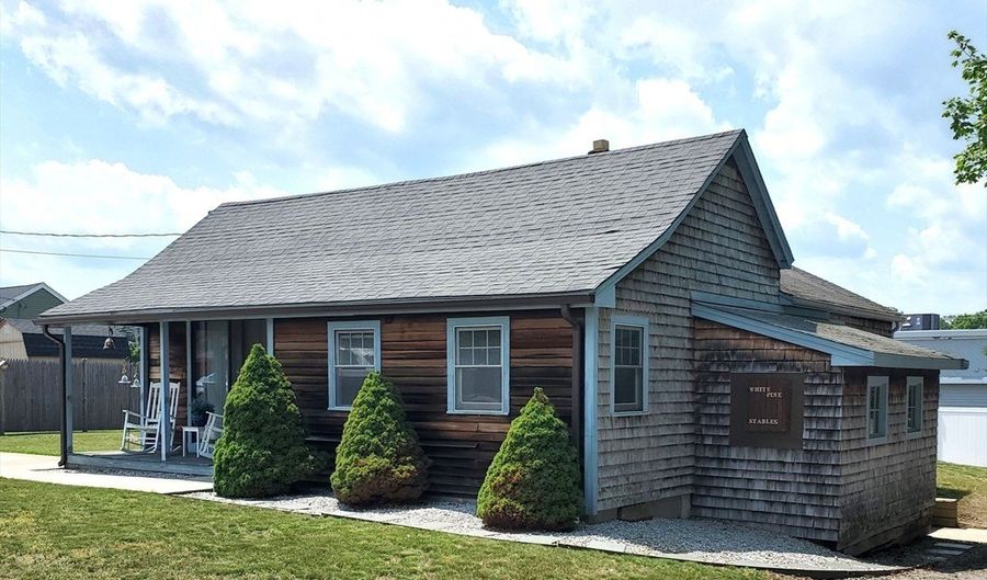26 Wrentham St, Bellingham, MA 02019 - 2 Beds, 1 Bath
