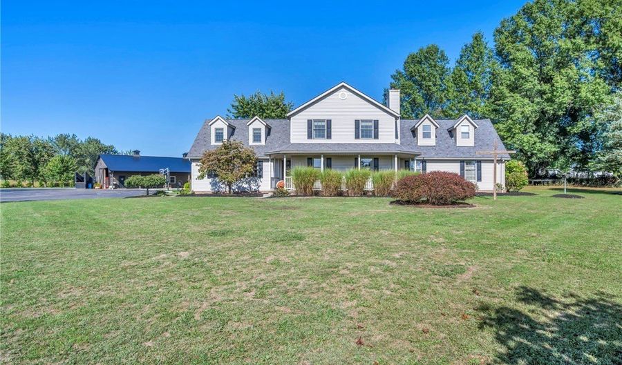 4829 Laubert Rd, Atwater, OH 44201 - 5 Beds, 4 Bath