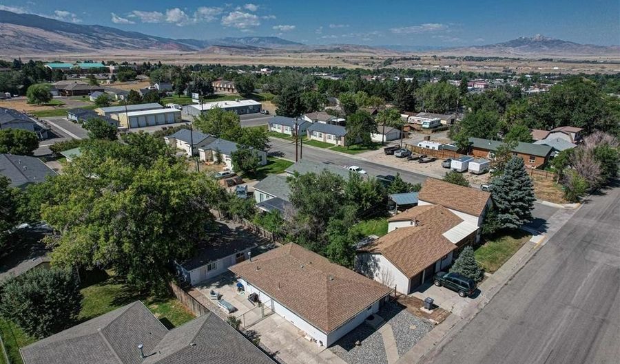1617 19th St, Cody, WY 82414 - 2 Beds, 1 Bath
