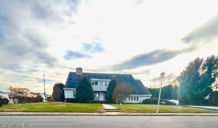 16 Corlies Ave, Allenhurst, NJ 07711 - 4 Beds, 3 Bath