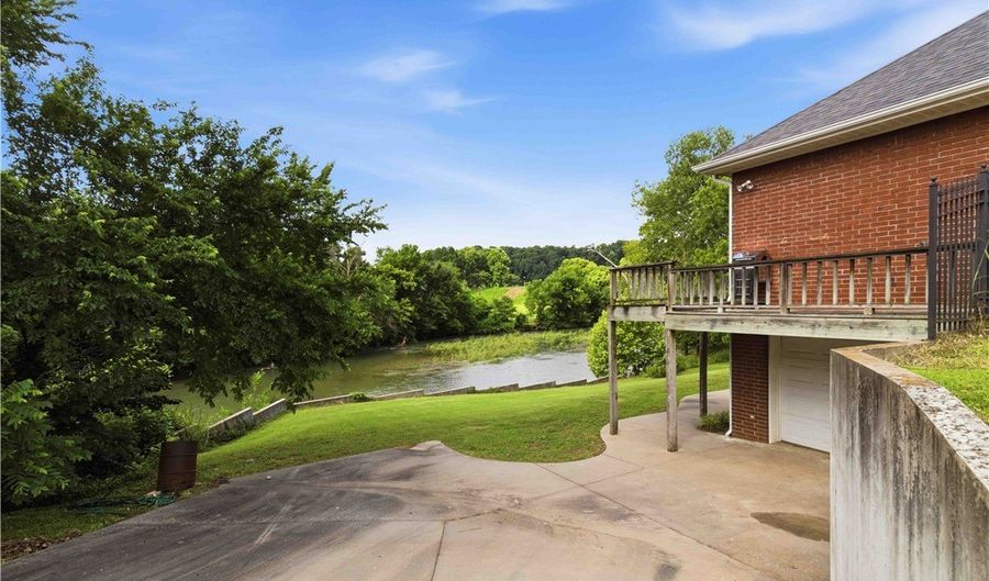 136 Riverview Dr, Anderson, MO 64831 - 5 Beds, 3 Bath