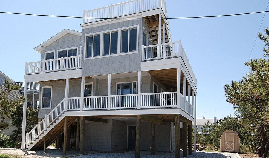 10 S 4TH St, Bethany Beach, DE 19930 - 5 Beds, 4 Bath