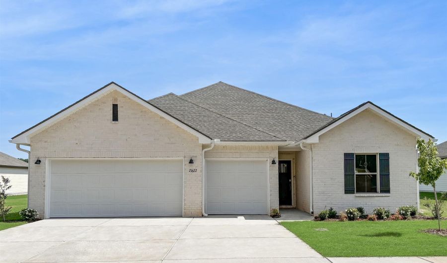 17990 Longleaf Dr, Athens, AL 35613 - 4 Beds, 3 Bath