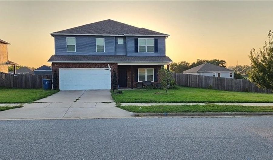 702 SW Loudon Dr, Bentonville, AR 72712 - 4 Beds, 3 Bath