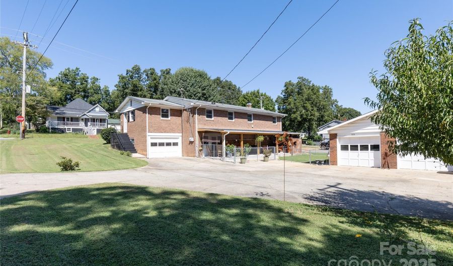 504 Ridge St, Albemarle, NC 28001 - 4 Beds, 3 Bath