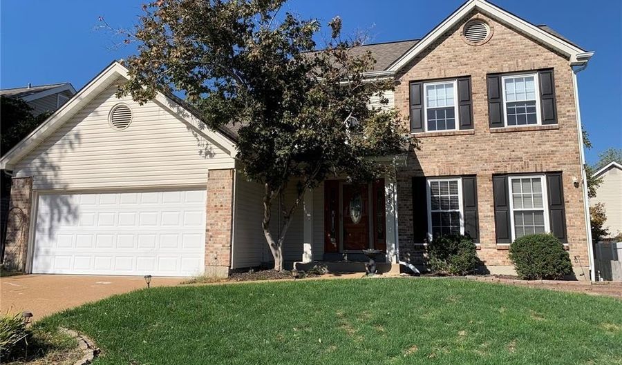 1043 Oakwood Farms Ln, Ballwin, MO 63021 - 3 Beds, 3 Bath