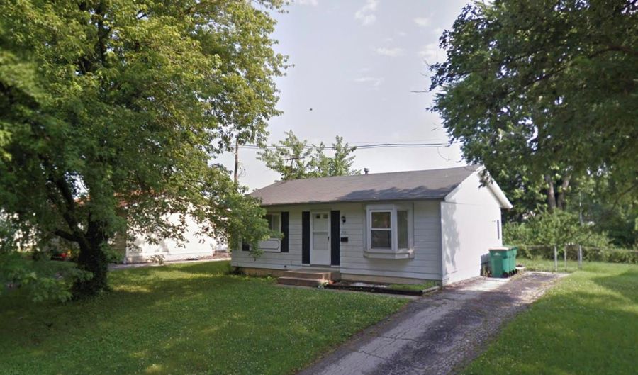 906 W NIXON Dr, O'Fallon, IL 62269 - 3 Beds, 1 Bath