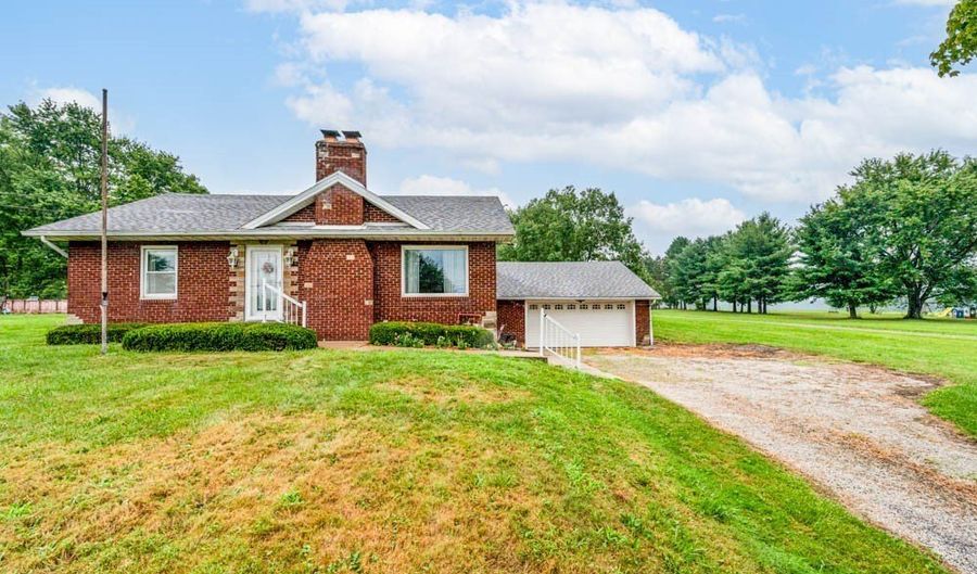 11441 Taylor St NE, Alliance, OH 44601 - 3 Beds, 1 Bath