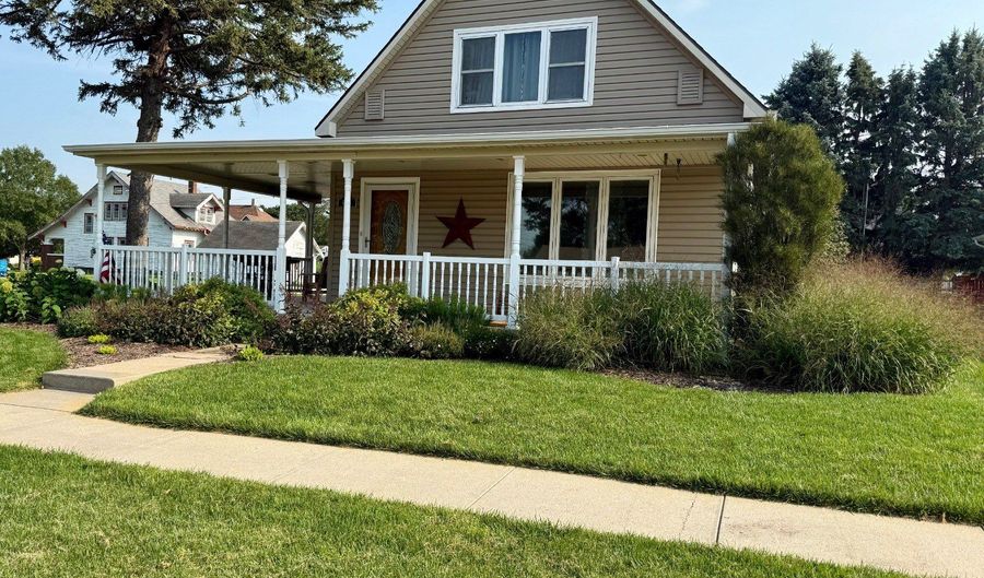 631 W Walnut St, Albion, NE 68620 - 4 Beds, 2 Bath
