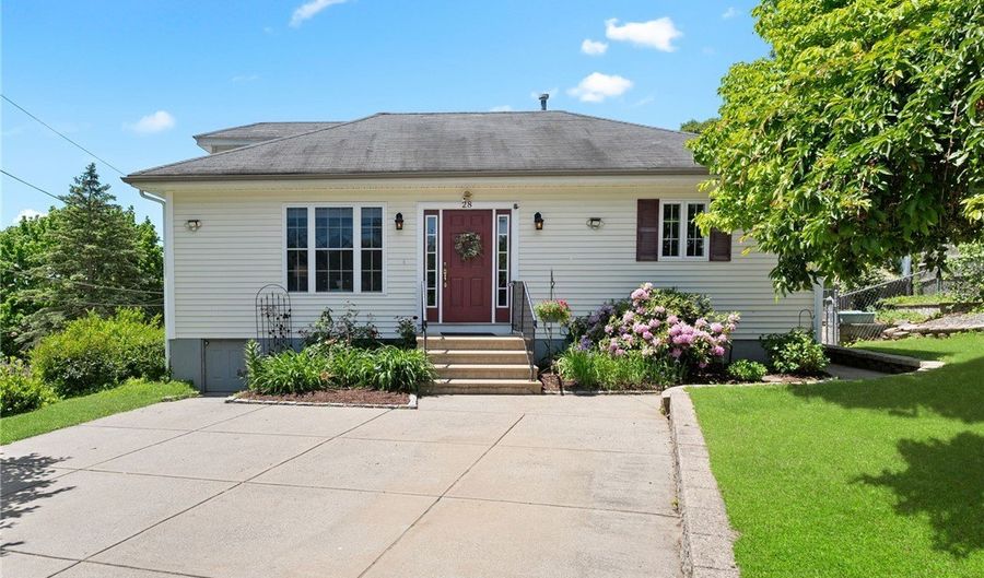 28 Fairview Ave, Cumberland, RI 02864 - 2 Beds, 2 Bath