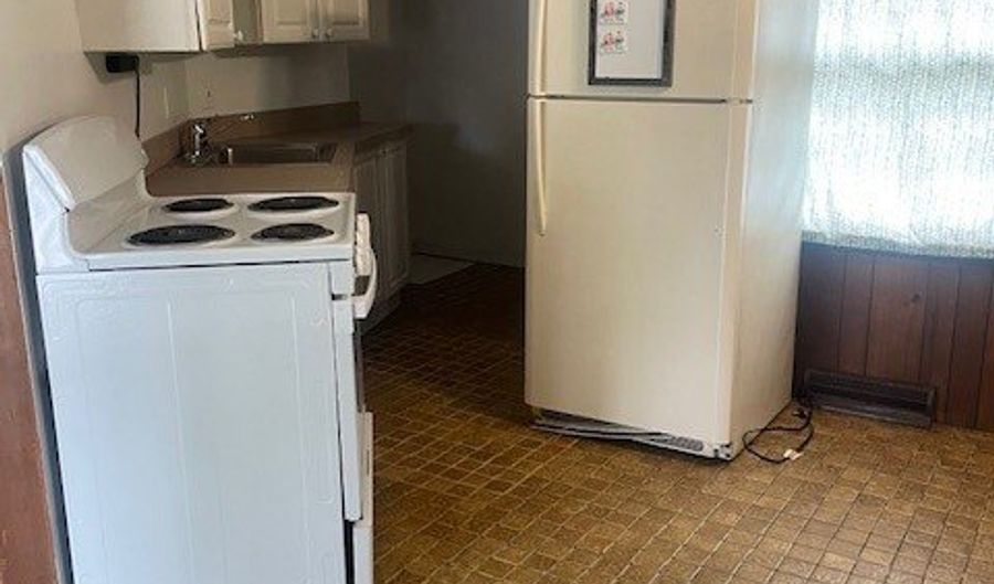 102 Riverview Ave, Branford, CT 06405 - 2 Beds, 2 Bath