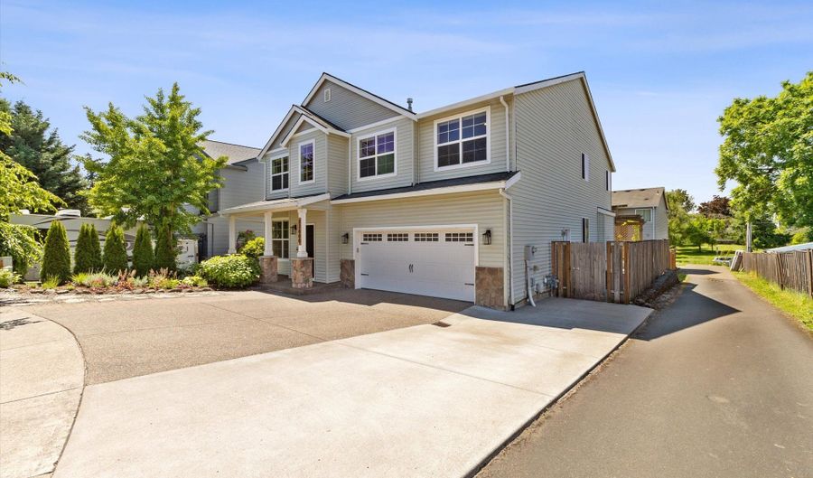 12800 JOYS Dr, Oregon City, OR 97045 - 4 Beds, 3 Bath
