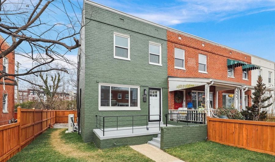 537 E DUNCAN Ave, Alexandria, VA 22301 - 2 Beds, 2 Bath